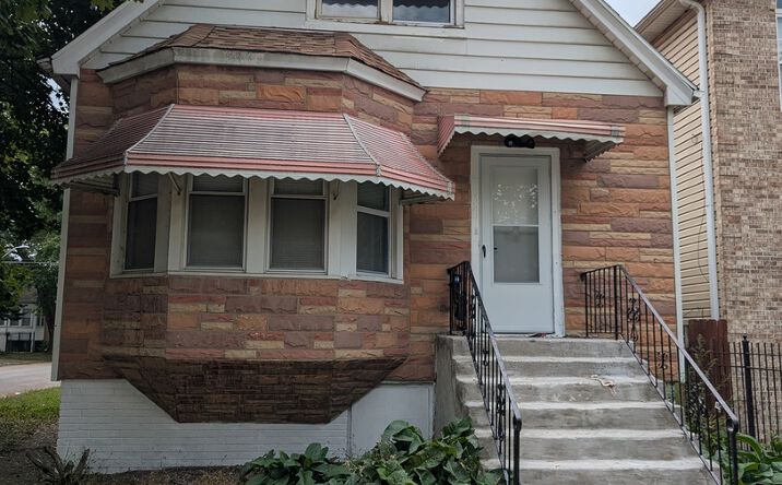 Pictures of Multifamily property located at 8601 S Kingston Avenue, Chicago, IL 60617 for sales - image #1