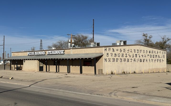 Pictures of Retail property located at 601 S 1st St, Artesia, NM 88210 for sales - image #1