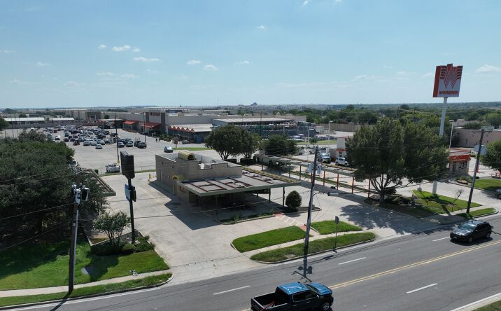 Pictures of Retail property located at 117 Sycamore School Rd, Fort Worth, TX 76134 for sales - image #1
