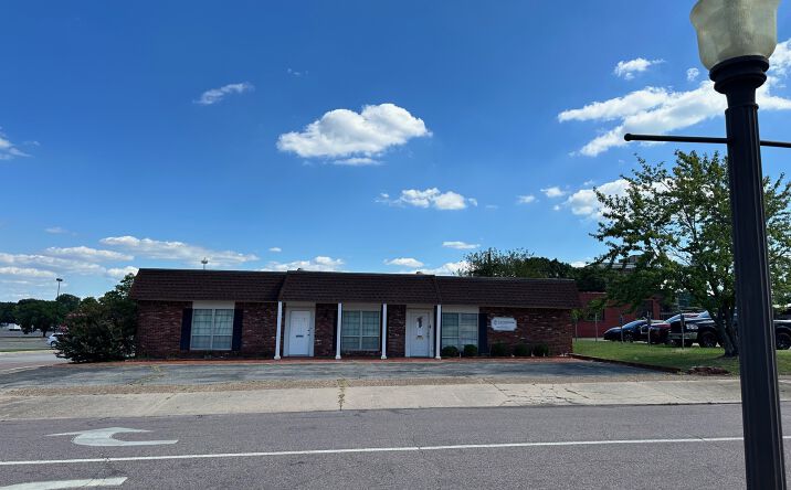 Pictures of Office property located at 330 N 4th St, Muskogee, OK 74401 for sales - image #1