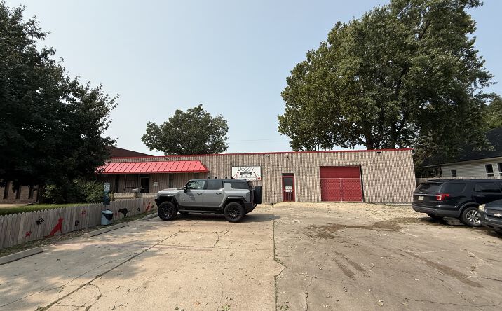 Pictures of Mixed Use property located at 323 N Mathewson Ave, Wichita, KS 67214 for sales - image #1