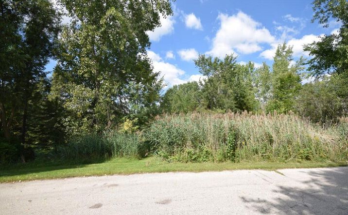 Pictures of Land property located at 1650 Vivian Ct 1652, West Bend, WI 53090 for sales - image #1