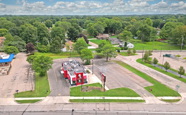 Pictures of Retail property located at 37710 Southbound Gratiot Ave, Clinton Township, MI 48036 for sales - image #1
