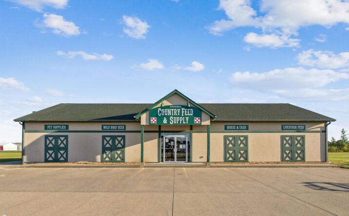 Pictures of Office, Retail, Industrial, Business for Sale property located at 3620 Flint Ridge Dr, Burlington, IA 52601 for sales - image #1