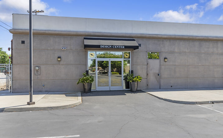Pictures of Retail property located at 160 E Bullard Ave, Fresno, CA 93710 for sales - image #1