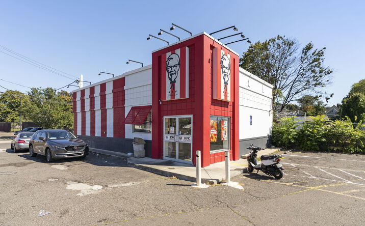 Pictures of Retail property located at 325 Boston Ave, Bridgeport, CT 06610 for sales - image #1