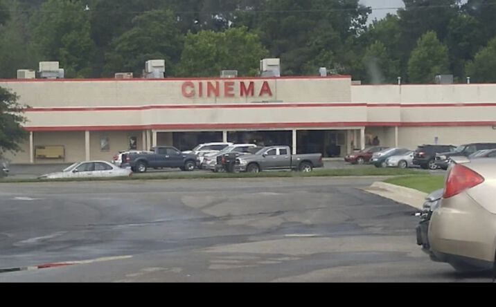 Pictures of Hospitality, Retail property located at 122 Southeast Blvd, Clinton, NC 28328 for sales - image #1