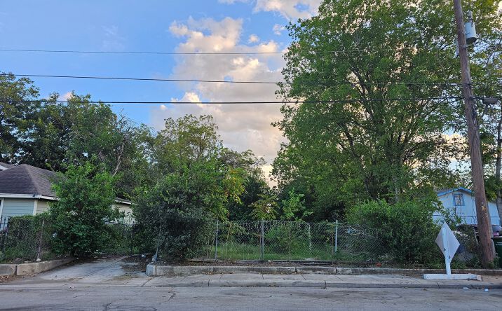 Pictures of Land property located at 1318 Essex St, San Antonio, TX 78210 for sales - image #1