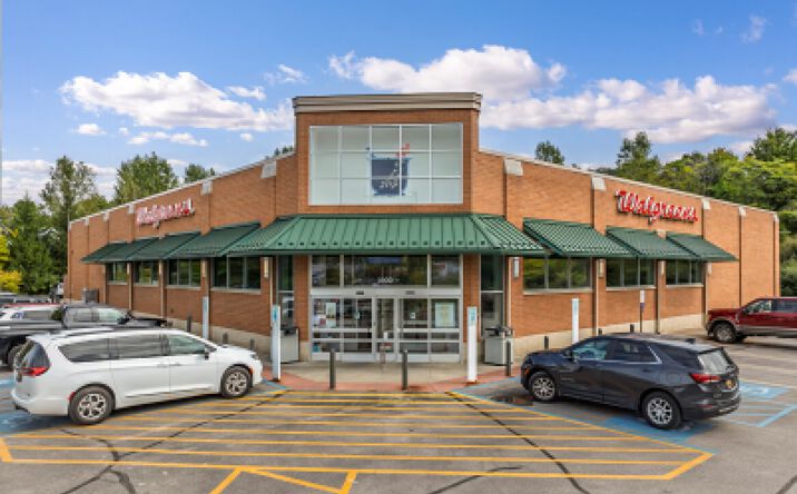 Pictures of Retail property located at 3900 N US Highway 31 S, Traverse City, MI 49684 for sales - image #1