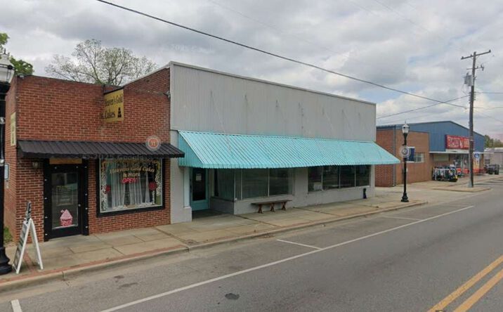 Pictures of Retail property located at 911 1st St SW, Childersburg, AL 35044 for sales - image #1