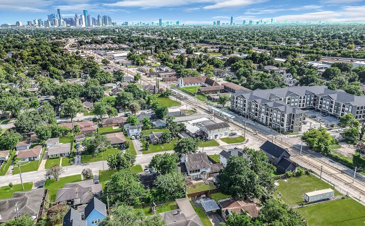 Pictures of Land, Multifamily, Office, Retail property located at 5510 Fulton St, Houston, TX 77009 for sales - image #1