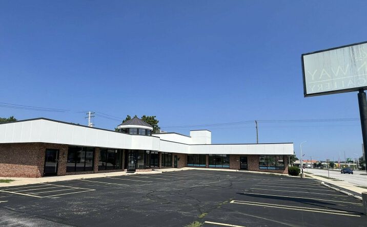 Pictures of Retail, Office property located at 11520- 11550 W North Ave, Wauwatosa, WI 53226 for sales - image #1