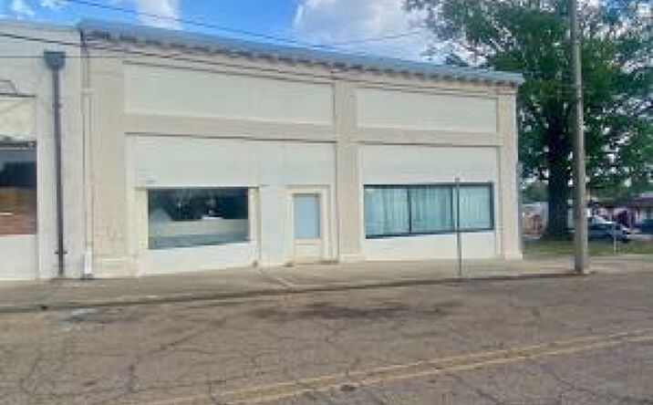 Pictures of Retail property located at 125 S Front St, McComb, MS 39648 for sales - image #1