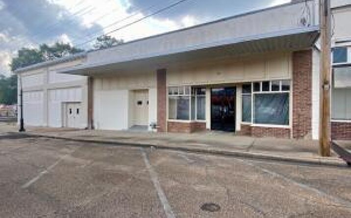 Pictures of Retail, Business for Sale property located at 120 Railroad Ave, McComb, MS 39648 for sales - image #1
