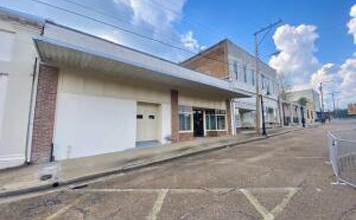 Pictures of Retail, Business for Sale property located at 120 S Railroad Blvd, McComb, MS 39648 for sales - image #1