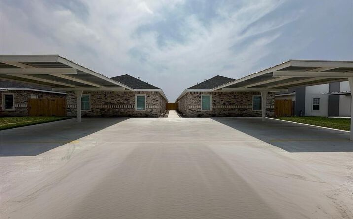 Pictures of Multifamily property located at 1012 Kohala Avenue, Alton, TX 78573 for sales - image #1