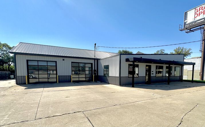 Pictures of Industrial, Retail property located at 1424 Army Post Rd, Des Moines, IA 50315 for sales - image #1