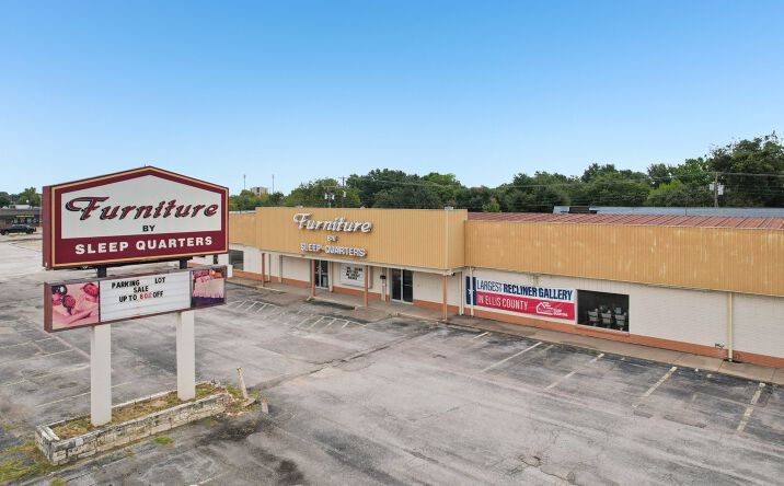 Pictures of Retail property located at 500 N HWY 77, Waxahachie, TX 75165 for sales - image #1