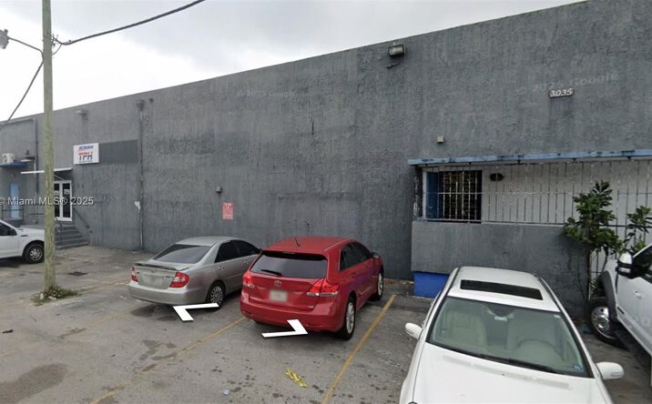 Pictures of Industrial property located at 3035 NW 40th St, Miami, FL 33142 for sales - image #1