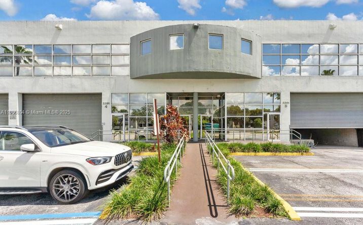 Pictures of Industrial, Office property located at 2201 NW 102nd Pl # 4A, Doral, FL 33172 for sales - image #1