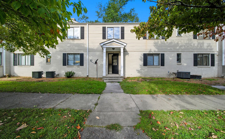 Pictures of Multifamily property located at 206 Laurens St, Camden, SC 29020 for sales - image #1