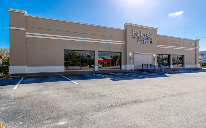 Pictures of Retail property located at 1610 U.S. Rte 1, Vero Beach, FL 32960 for sales - image #1