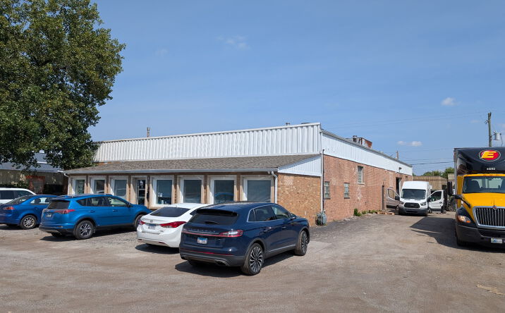 Pictures of Industrial property located at 6644 W 99th PL, Chicago Ridge, IL 60415 for sales - image #1