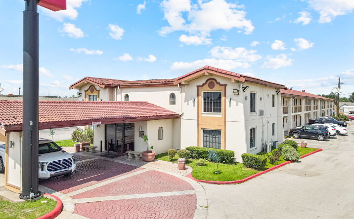 Pictures of Hospitality property located at 11999 East Fwy, Houston, TX 77029 for sales - image #1