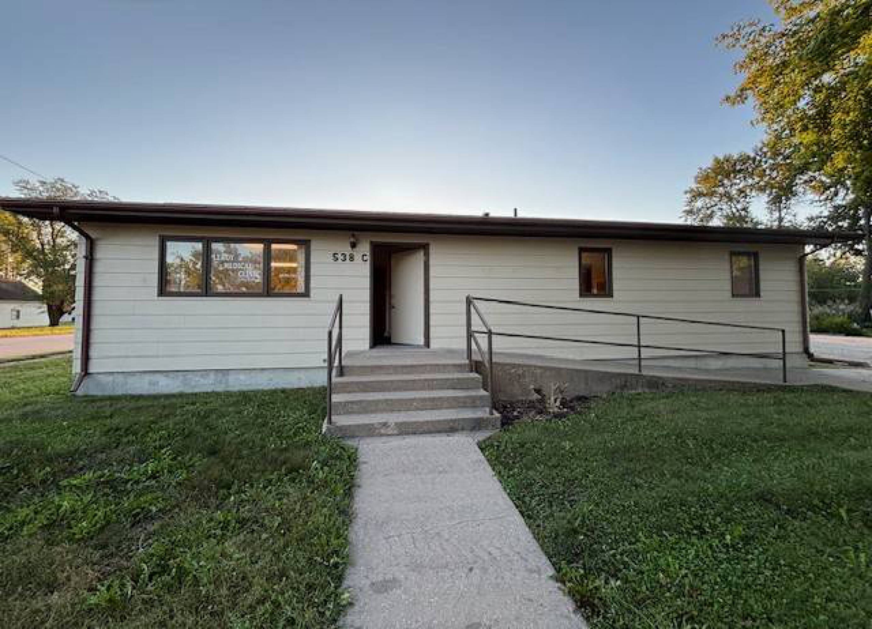 538 C St, Le Roy, KS 66857-9483