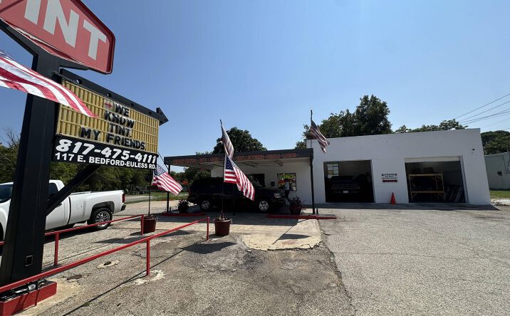 Pictures of Retail property located at 117 Bedford Euless Rd, Hurst, TX 76053 for sales - image #1