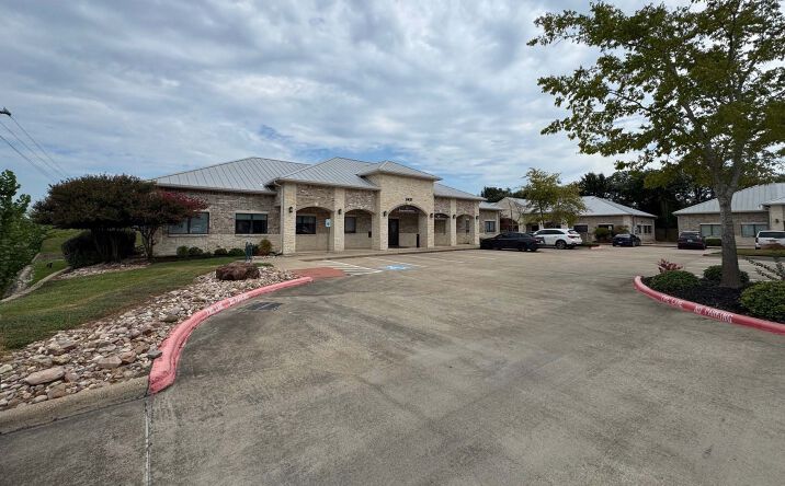 Pictures of Office property located at 2421 Earl Rudder Fwy Hwy 6, College Station, TX 77845 for sales - image #1