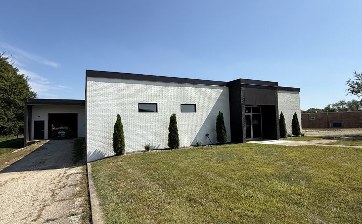 Pictures of Industrial property located at 50 N 17th St, St. Charles, IL 60174 for sales - image #1