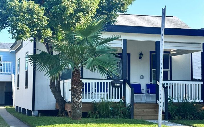 Pictures of Multifamily property located at 2811 Ave Q 1/2, Galveston, TX 77550 for sales - image #1
