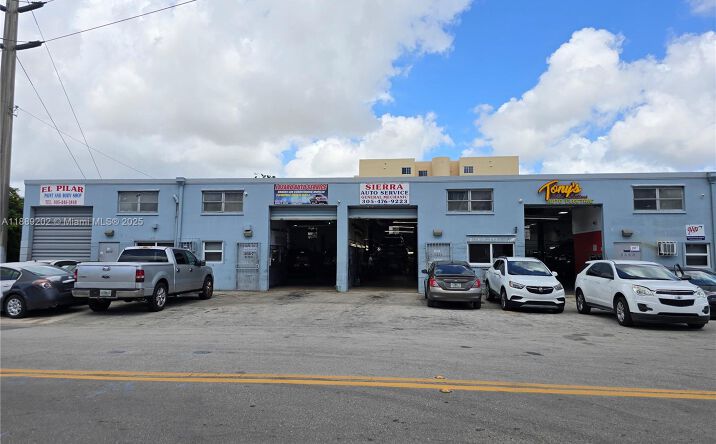 Pictures of Business for Sale, Retail property located at XXXX SW 7th St, Miami, FL 33135 for sales - image #1