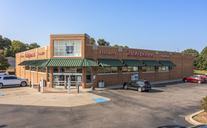Pictures of Retail property located at 110 Walnut St, Highland, IL 62249 for sales - image #1