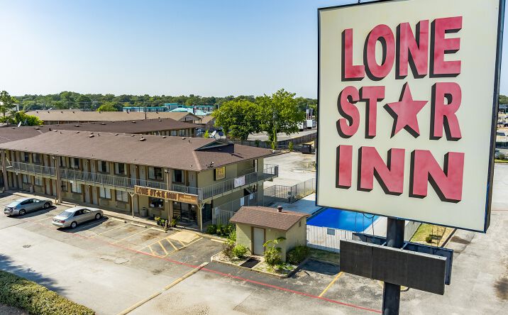 Pictures of Hospitality property located at 3236 W Gentry Pkwy, Tyler, TX 75702 for sales - image #1