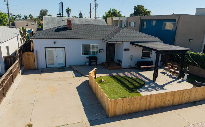 Pictures of Multifamily property located at 1951 Hornblend St, San Diego, CA 92109 for sales - image #1