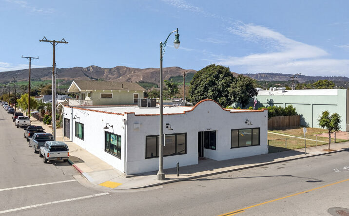 Pictures of Mixed Use, Multifamily, Office, Retail property located at 481 N Ventura Ave, Ventura, CA 93001 for sales - image #1