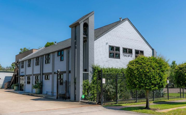 Pictures of Office property located at 733 E 12th 1/2 St, Houston, TX 77008 for sales - image #1