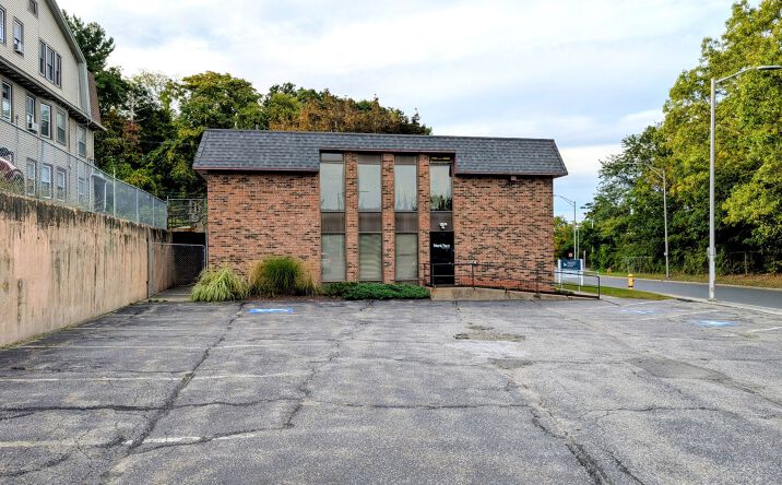 Pictures of Retail property located at 109 Watertown Ave, Waterbury, CT 06708 for sales - image #1