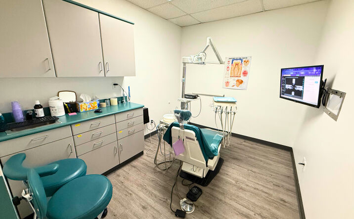 Pictures of Business for Sale property located at 17607 Sherman Way, Los Angeles, CA 91406 for sales - image #1