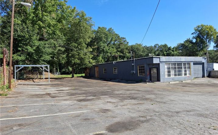 Pictures of Retail property located at 2410 Metropolitan Parkway SW, Atlanta, GA 30315 for sales - image #1