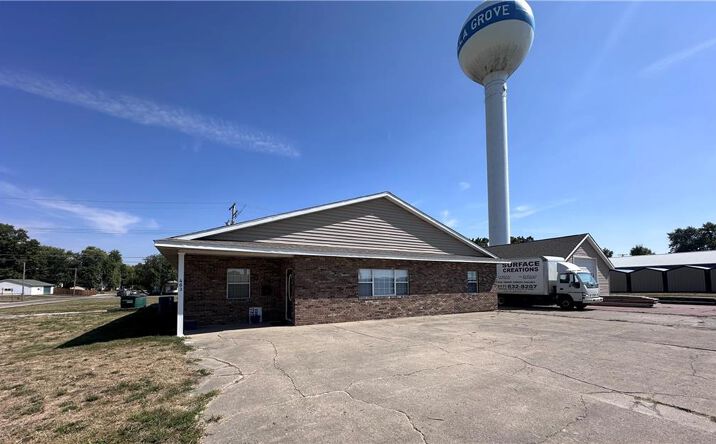 Pictures of Industrial property located at 403 S Sycamore St., Villa Grove, IL 61956 for sales - image #1