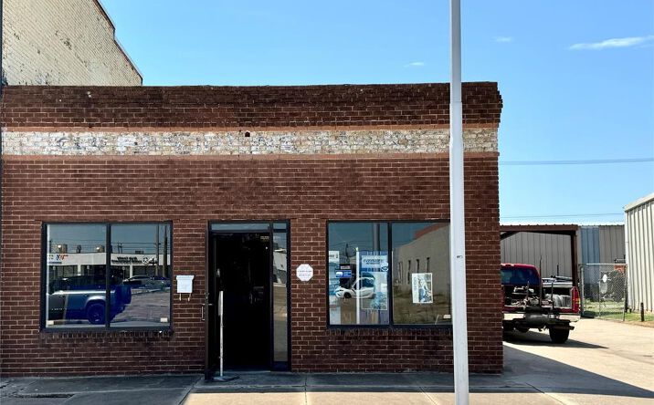 Pictures of Special Purpose property located at 215 Kansas Avenue, Chickasha, OK 73018 for sales - image #1