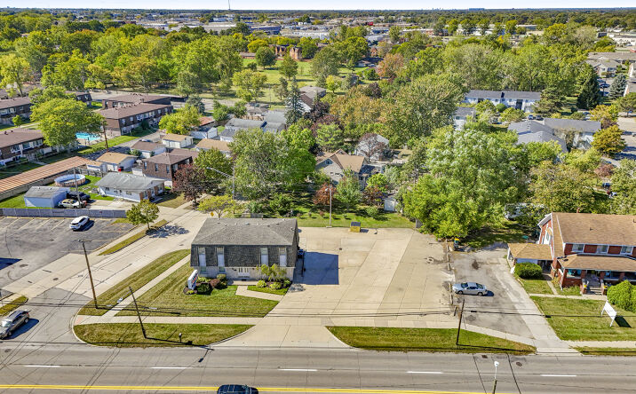 Pictures of Multifamily property located at 30401 Utica Rd, Roseville, MI 48066 for sales - image #1