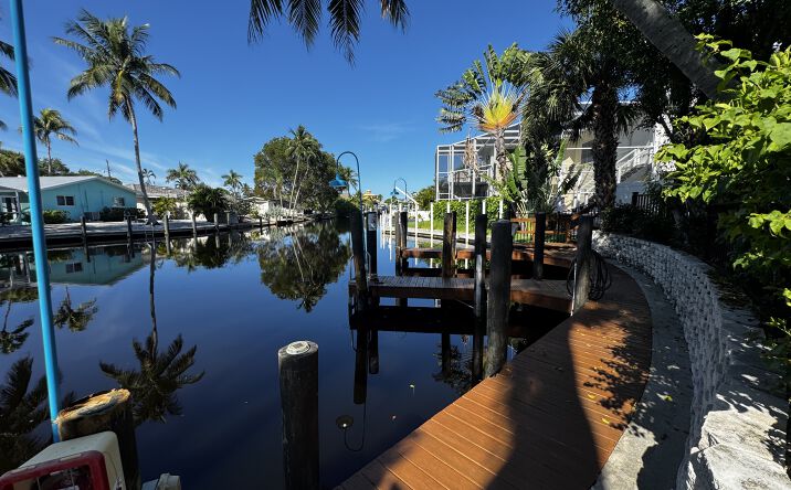 Pictures of Multifamily, Hospitality property located at 3350 Bayshore Dr, Naples, FL 34112 for sales - image #1