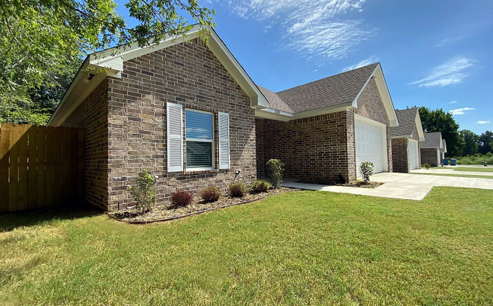 Pictures of Multifamily property located at 1300 Candice Dr, Whitehouse, TX 75791 for sales - image #1