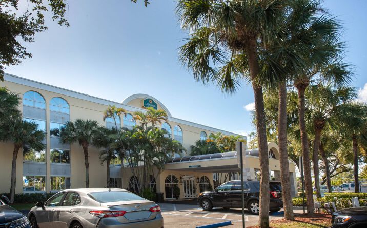 Pictures of Hospitality property located at 100 SW 12th Ave, Deerfield Beach, FL 33442 for sales - image #1