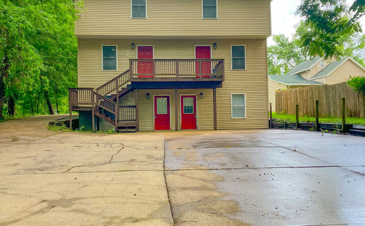 Pictures of Multifamily property located at 324 W Elting St, Macomb, IL 61455 for sales - image #1