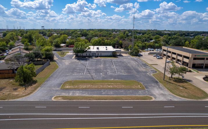 Pictures of Office property located at 1003 N Earl Rudder Fwy, Bryan, TX 77802 for sales - image #1